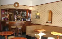 The Imperial Hotel - Bares