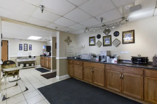 Grand View Inn & Suites