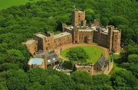 Peckforton Castle Các khách sạn ở Bickerton