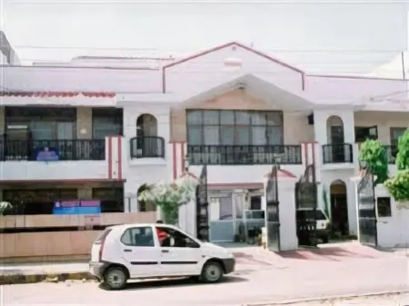 Hotel New Bakshi House