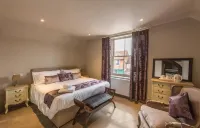 The Harvard Inn Hotels in Stock