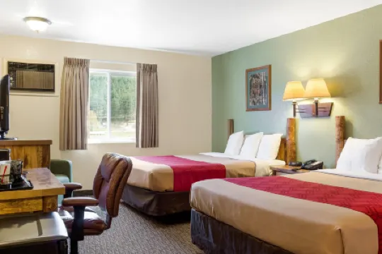 Econo Lodge, Downtown Custer Near Custer State Park and Mt Rushmore