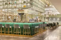 The Emerald House Lisbon, Curio Collection by Hilton - bar