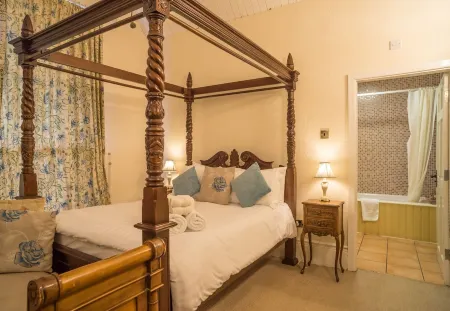 The Peak Hotel Отели в г. Брадуэлл