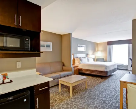 Holiday Inn Express & Suites OSHAWA DOWNTOWN - TORONTO AREA by IHG Hotels in Oshawa