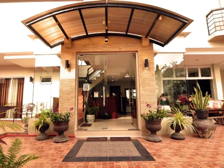 Harbour Gardens Tourist Inn