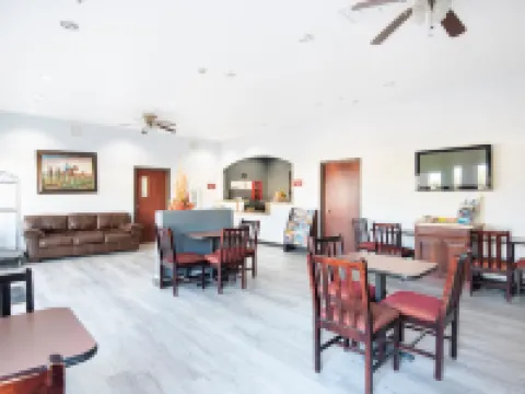 OYO Townhouse Clute Lake Jackson Hotels in Clute