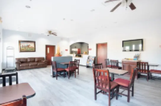 OYO Townhouse Clute Lake Jackson