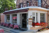Le Chalet de la Foret Hôtel 3 étoiles et Restaurant Hotels in Vierzon