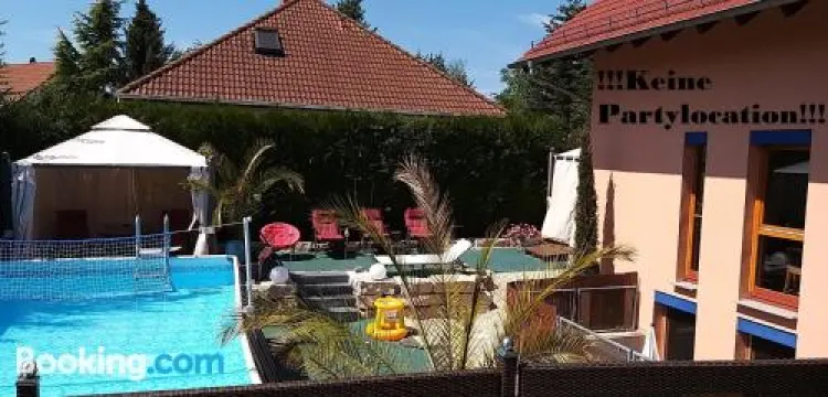 Hotelli HiljaHelena - Housity