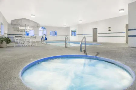 Super 8 by Wyndham Willcox Отели рядом с достопримечательностью «Cochise Lake»