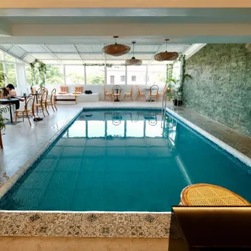 Beds & Friends Hostel Mactan with Pool and Bar