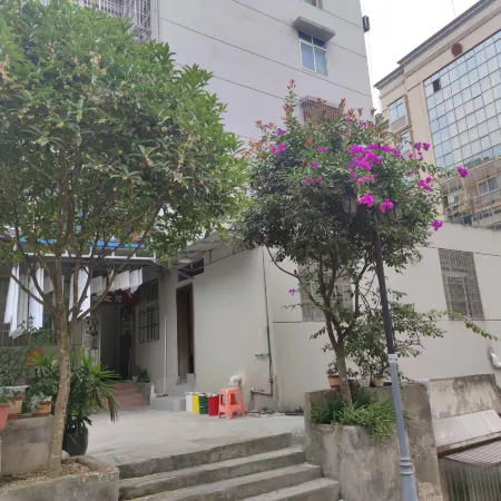 Laochen Hostel