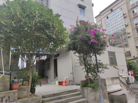 Laochen Hostel Отели в г. Бадун