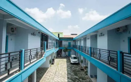 RedDoorz Syariah @ Kartohardjo Madiun Отели в г. Мадиун