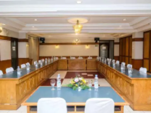 Surya Asia Hotel โรงแรมในโวโนโซโบ