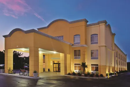 La Quinta Inn & Suites by Wyndham Florence Отели в г. Дарлингтон
