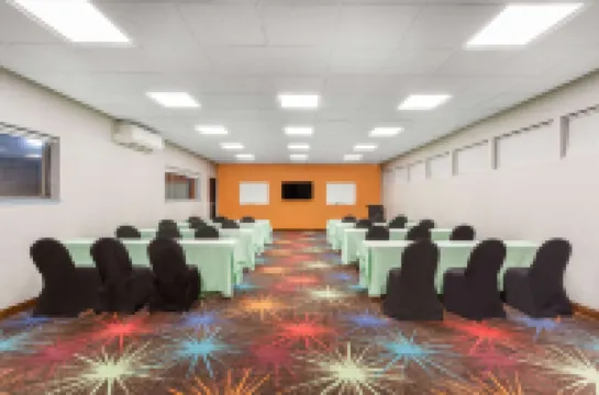 Days Inn by Wyndham Woodbury Long Island Hotels in Oyster Bay