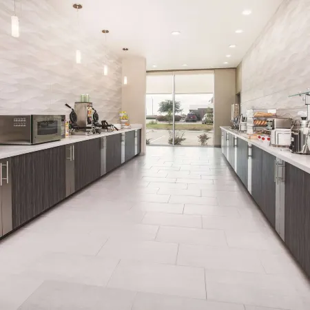 La Quinta Inn & Suites by Wyndham Dallas Plano - the Colony