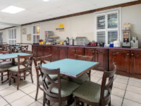 Days Inn by Wyndham Natchez Hotels in Adams County