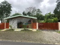 Le Petit Hotel