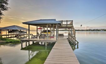 Lakefront Florida Retreat - Pool Table and Boat Dock