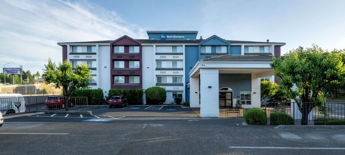 Best Western Lake Oswego Hotel  Suites Hotels in Clackamas County
