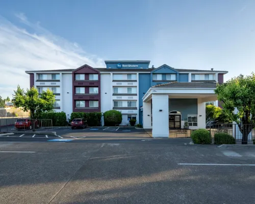Best Western Lake Oswego Hotel  Suites Hotels in Lake Oswego
