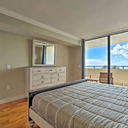 Modern Waterfront Hudson Condo w/ Resort Pool!
