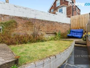 Luxe Garden House for 6 in Central Exeter