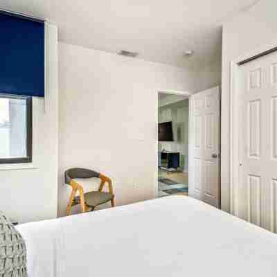 Bright stylish &great location 2bd Apartment Rooms