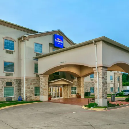 Baymont Inn & Suites by Wyndham Glen Rose