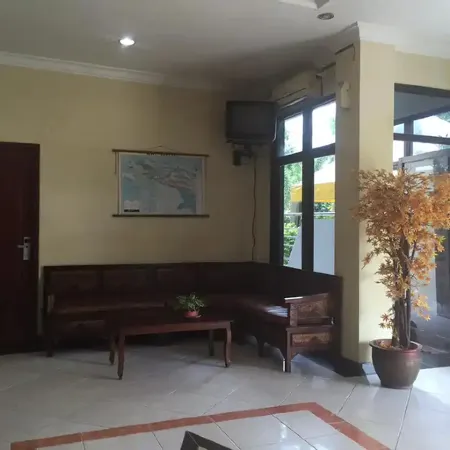 Paparisa Manise Hotel Sorong Отели в г. Соронг