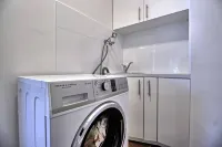 Modern North Adelaide 2 Bedroom w/Wifi + Parking