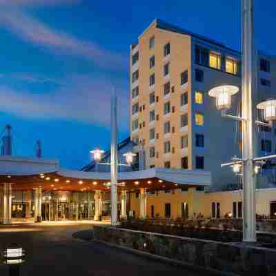 Newport Harbor Island Resort Hotel Exterior