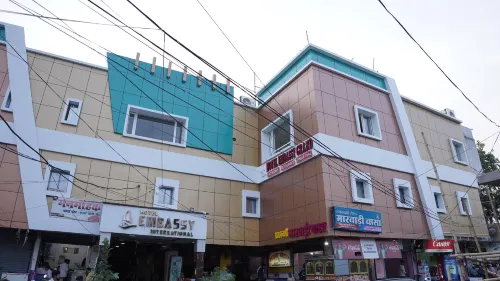 Hotel Embassy Grand 무자파버 호텔