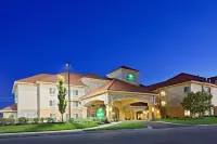 La Quinta Inn & Suites by Wyndham Olathe Hotels in Olathe