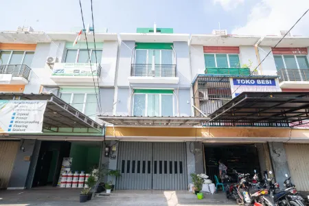 RedDoorz @ Aralia Harapan Indah