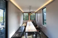 Yeongwol Cube Zone Camping Pension Hotel di Yeongwol