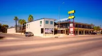 Whispering Palms Inn فنادق في ديل ريو