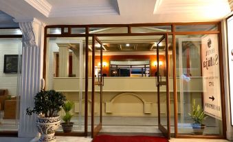 Hotel Saluja