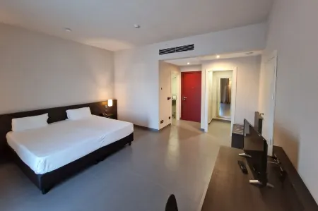 Inn Naples Airport
