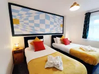 Modern 2 Br Apartment Near Town Hotels in Ньюмаркет