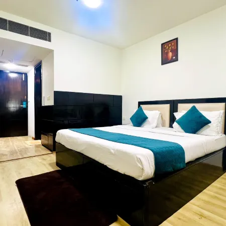 Hotel Clark Inn Kaushambi