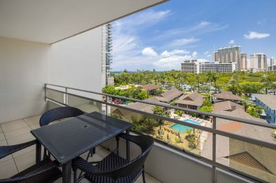 パーシャルオーシャンビュールーム(1ベッドルーム)(バス1室) リージェンシー オン ビーチウォーク ワイキキ by アウトリガーの写真