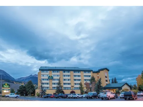 Mountain Valley Inn & Suites