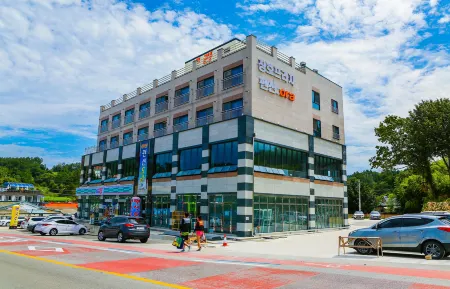 Pension Ora Отели рядом с достопримечательностью «Jangho Port»