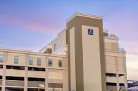 Comfort Inn & Suites Newark Liberty International Airport Hoteles en Newark