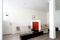 RedDoorz Plus Near Pasar Gede Solo