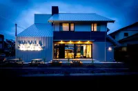 The Villa & Barrel Lounge